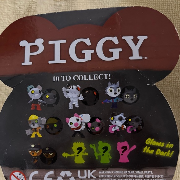Piggy Mystery Mini Figure 2022 New Glow In Dark - Picture 3 of 3